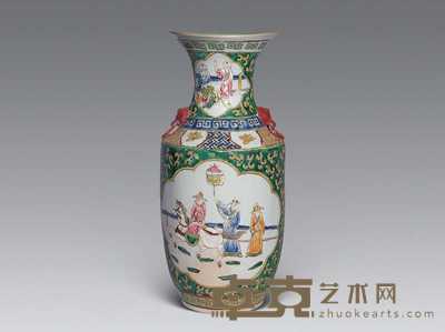 清 绿地粉彩开光人物图瓶 高44cm